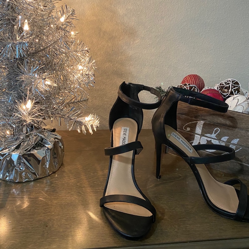 Steven Madden- Black Heel